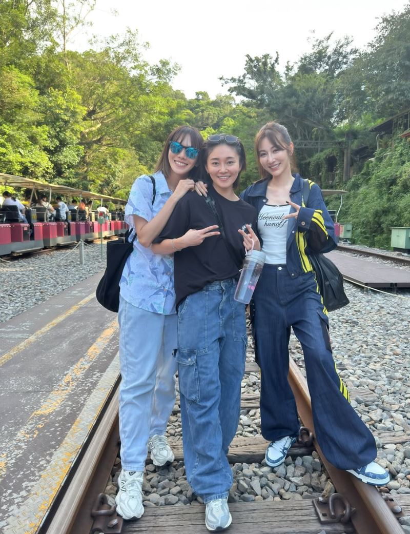 大牙被好姐妹曾莞婷、張文綺拖出門散心。（圖／翻攝自大牙IG）