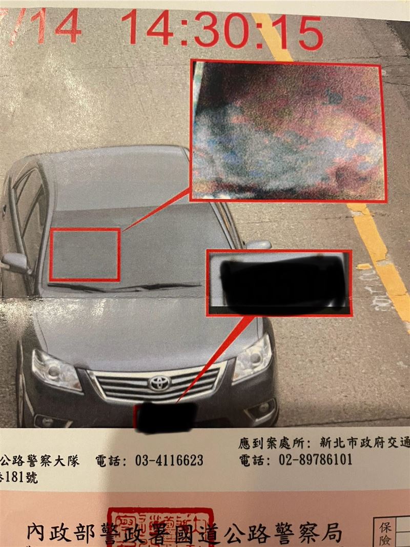 女網友上國道「未繫安全帶」挨罰，發文喊冤，網友不挺。（圖／翻攝自「爆料公社公開版」臉書）