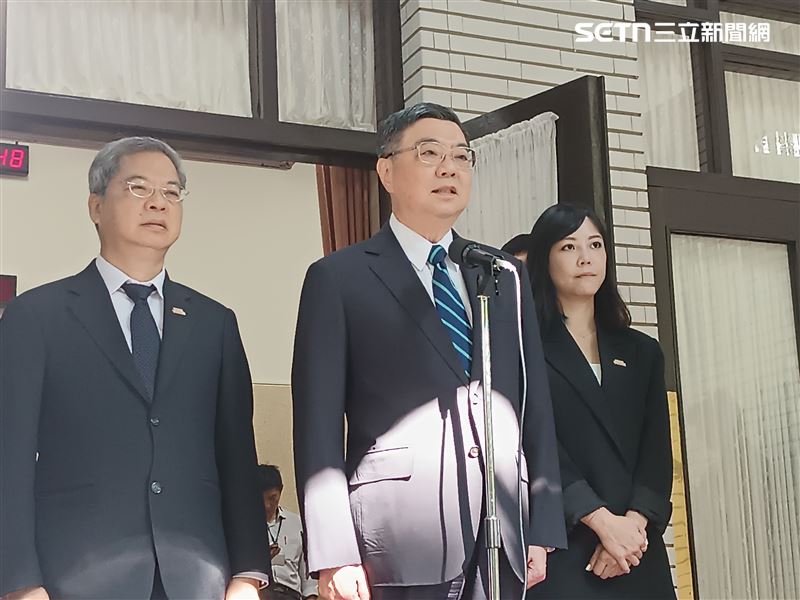 卓榮泰赴立法院報告，會前接受媒體聯訪。（圖／記者盧素梅攝影）