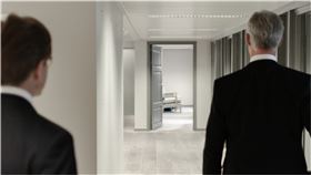 。（示意圖／翻攝pixabay）公司,應徵,企業,老闆,二度就業,總經理,司機,跟班,助理,辦公室,開會,上班族