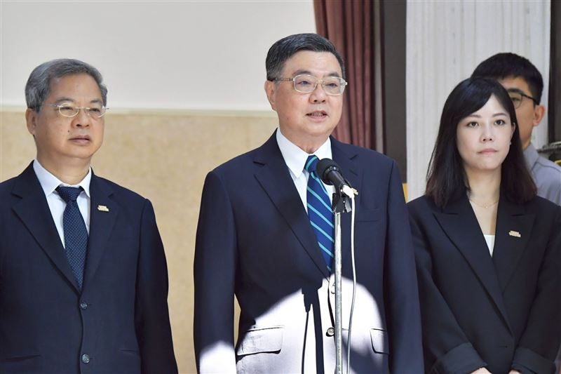 行政院長卓榮泰今（19）日赴立法院提出「全額撥付114年度對地方政府之一般性補助款及原住民族地區基本設施維持費等相關事宜」專案報告並備質詢前受訪。（圖/行政院提供)