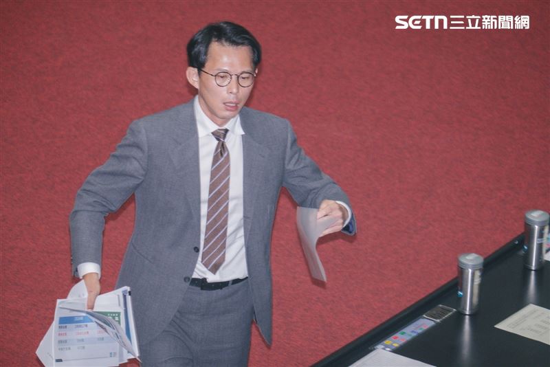 李忠憲直言，台灣的政治人物特別到美國生小孩，再把台灣搞得亂七八糟，「自己有退路可以依親，不怕中國併吞台灣，這是什麼樣的心理狀態和思考邏輯？」（圖/記者楊士誼攝影)