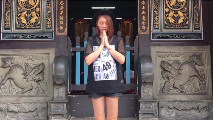 女星體質敏感遇鬼就吐！如今受洗成基督徒