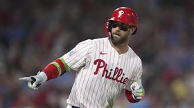 哈波（Bryce Harper）19日轟出2支飛行距離至少440英里的全壘打。（圖／美聯社／達志影像）