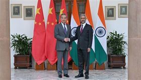 中國外長王毅與印度外長蘇傑生18日會面，討論雙方合作相關議題。（圖／翻攝自中國外交部官網）