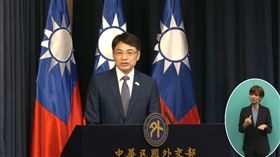 外交部發言人蕭光偉主持例行記者會，回應媒體提問。（圖／翻攝自外交部YT）