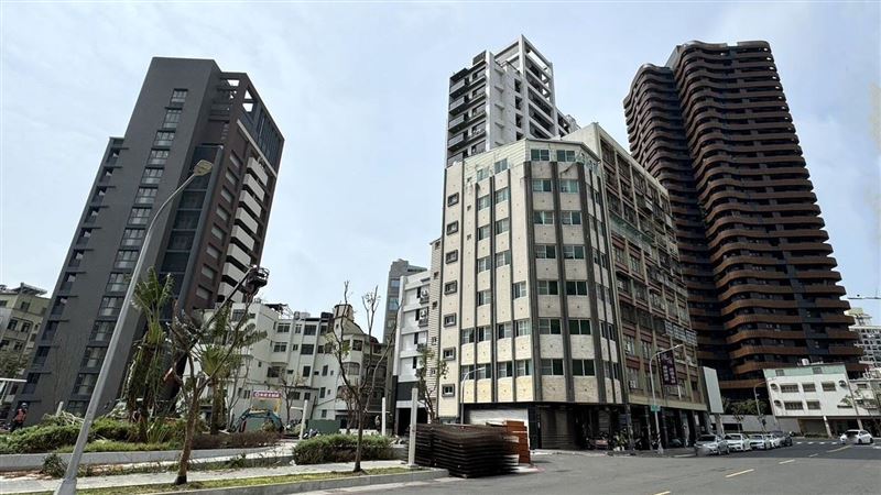 全台交屋潮降臨,房市賣壓攀升高雄亦難倖免,然鹽埕、小港、鼓山價量仍逆勢走揚。(圖/台灣房屋提供)