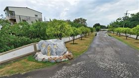 在高雄阿蓮鄉貧困家庭長大的朱更楠，長大事業有成後，回到老家興建占地2公頃的祠堂，不僅做公益慈善活動，還開放鄉親無償使用。（圖／鏡週刊提供）