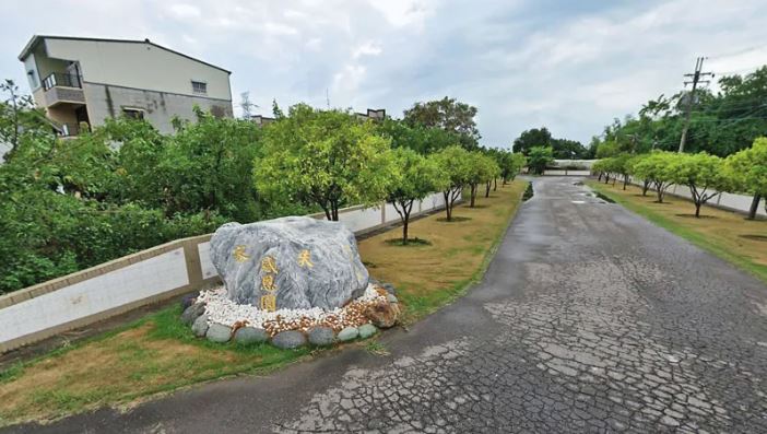 朱更楠出身貧困，事業有成後在高雄老家興建占地2公頃的祠堂（圖），開放鄉親無償使用並做慈善公益。（圖／鏡週刊提供）