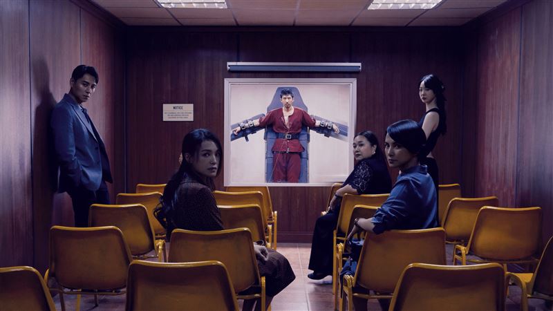 舒淇（前左）、李心潔在《回魂計》中聯手復仇。（圖／Netflix提供）