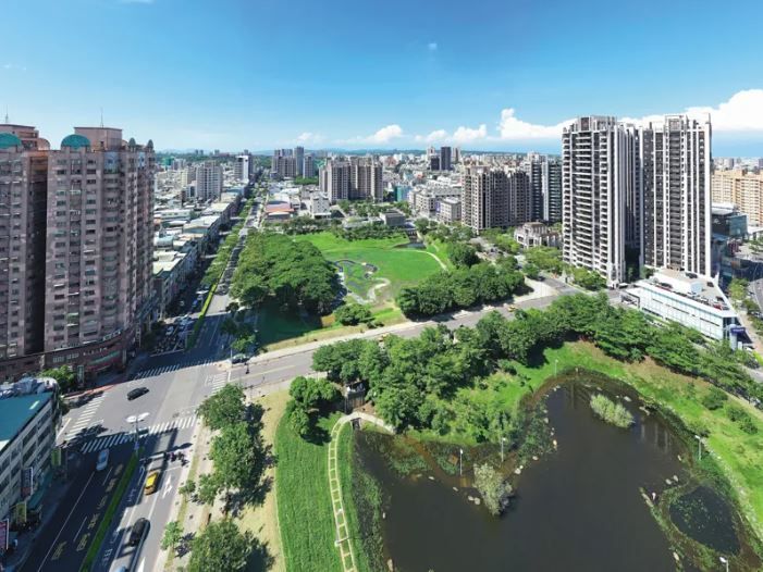 三地集團握有大筆精華土地資產，插旗高雄多個重劃區推出知名建案，在南部名氣十分響亮。（圖／鏡週刊提供）