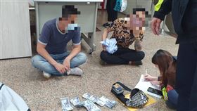 警方逮捕詐團車手及收水手。（圖／翻攝畫面）