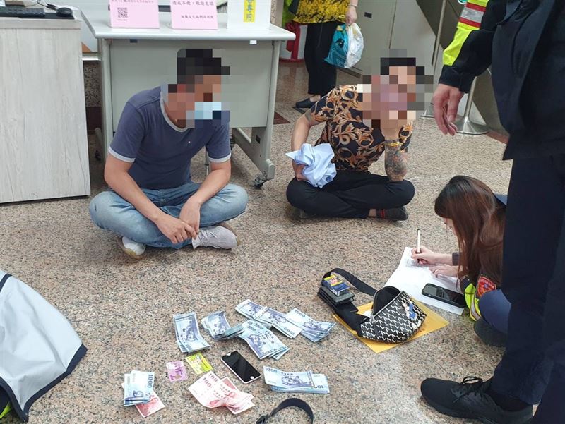 警方逮捕詐團車手及收水手。（圖／翻攝畫面）