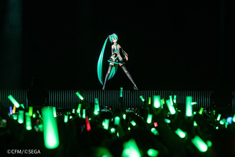 初音未來成為當代最具代表性的虛擬偶像之一。（圖／寬宏藝術提供）