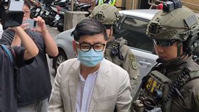 天道盟盟主「鐵霸」曾盈富移送北檢複訊。（圖／記者莊淇鈞攝影）