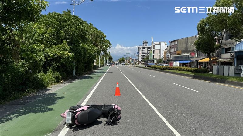 宜蘭林男騎車行經冬山路及照安路口時與轎車擦撞後送醫不治。（圖／翻攝畫面）