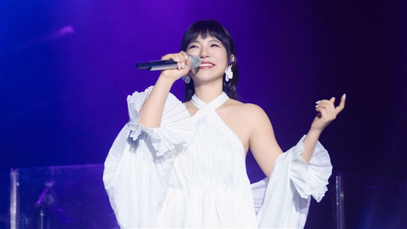 丁噹在深圳龍華文體中心綜合館演出。（圖／相信音樂提供）
