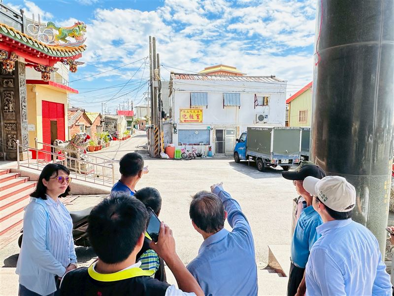 行政院雲嘉南災後復原前進指揮所今（19）日宣布，針對已自行修繕的弱勢家庭，除原有家園復原慰助金外，再加碼完工補助，最高可領10萬元。（圖／行政院提供）