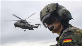 德國總理梅爾茨希望將德國打造成「歐洲最強大的常規軍隊」。（圖／美聯社／達志影像）