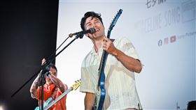 鳳小岳在《天作之合》首映會現場飆高音。（圖／索尼影業提供） 