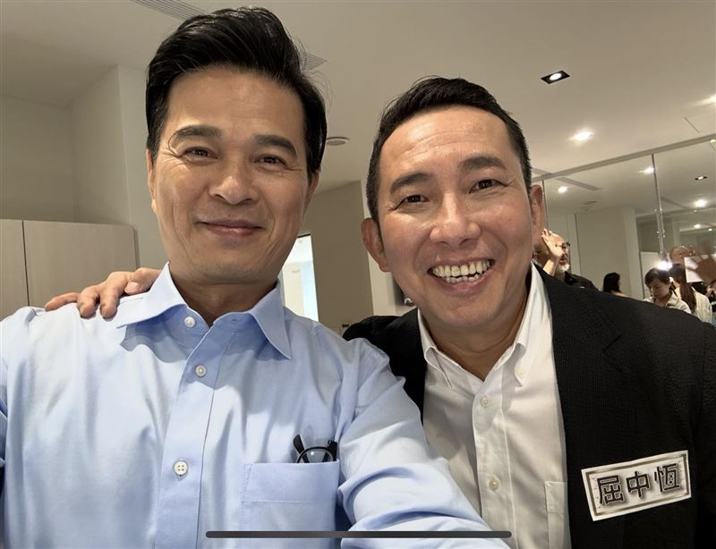 李興文（左）對屈中恆喊話。（圖／翻攝自臉書）