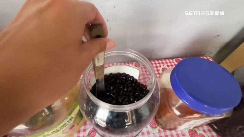 自由加料，珍珠、椰果通通可以加，但你得自己DIY