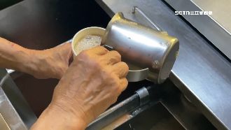 獨／珍珠、椰果隨客加　自助飲料店才20元