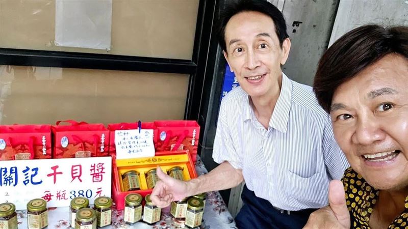 72歲大咖港星台北街頭擺攤！近照全場暴動