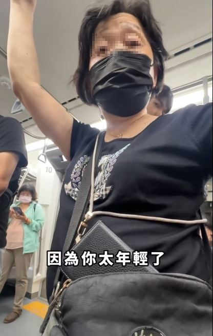 女網友說她有視障，婦人要求看身障手冊，因為她「太年輕了」。（圖／翻攝自Threads @tong_dailyfood）