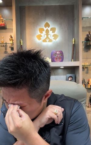 近來因與圤智雨、AJ哥的紛爭，賓賓哥在直播中崩潰痛哭，一度哭到難以說話。（圖／翻攝自賓賓哥抖音）