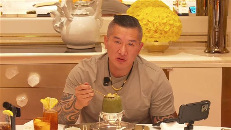 中共不讓館長看閱兵，抖音帳號也不能開。（圖／翻攝自館長惡名昭彰YouTube）