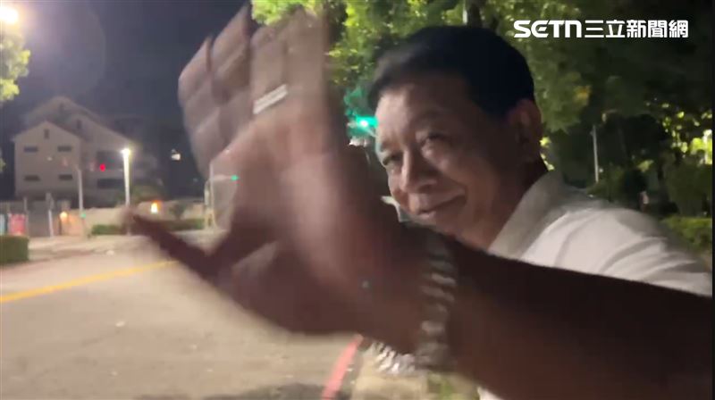 面對媒體詢問，郭信良沒有回應。（圖／翻攝畫面）