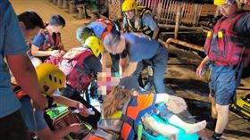 安平區,台南,台南市,漁人碼頭,女子,警消,溺水,墜海圖片描述。（圖／翻攝畫面）