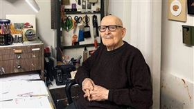 美國平面設計大師喬卡羅夫離世享嵩壽103歲。（圖／翻攝IG）