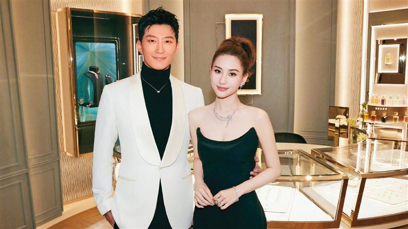 何超蓮（右）與竇驍（左）屢傳婚變。（圖／翻攝自竇驍微博）