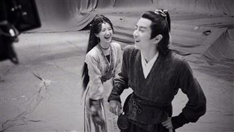 毛曉彤怒撇陳曉戀情！昔「歡樂床照」曝光