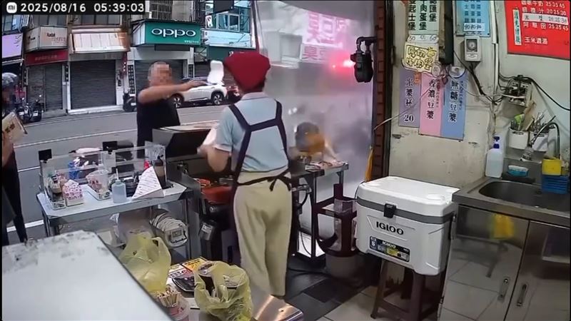 李男向早餐店借廁所遭拒竟砸店，被起底是台積電的外包商。（圖／翻攝畫面）