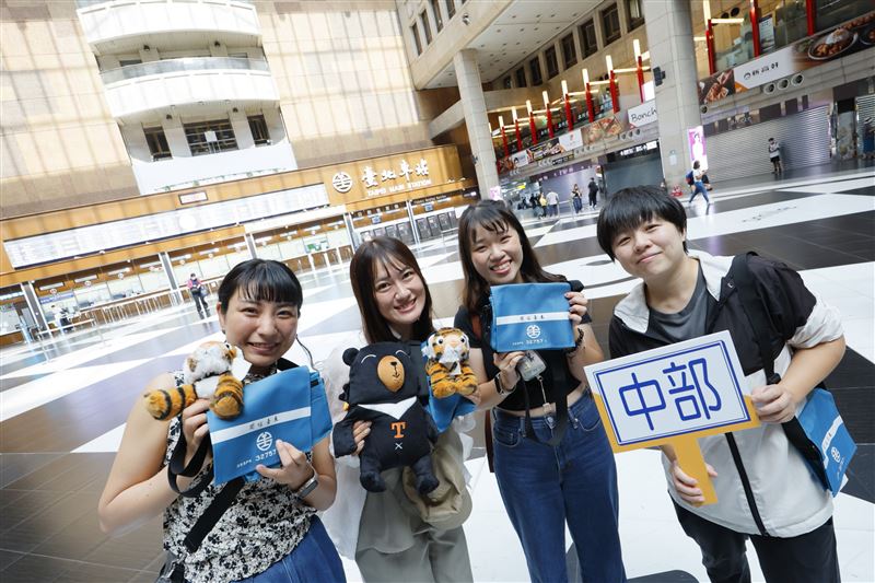 台日學員出發合影。（圖／觀光署提供）
