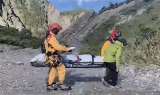 新／南湖大山1登山客死亡！遺體吊掛下山