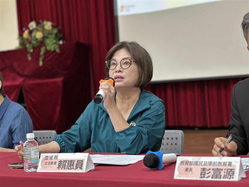 立院財政委員會第八次前進台南召開座談會，聚焦校園重建，賴惠員也喊話中央能儘速撥款，幫助受丹娜絲風災重創的校園盡快復原。（圖／賴惠員國會辦公室提供）