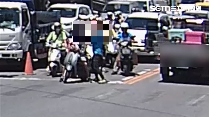 突對小貨車丟檳榔渣2男互毆…複雜關係曝