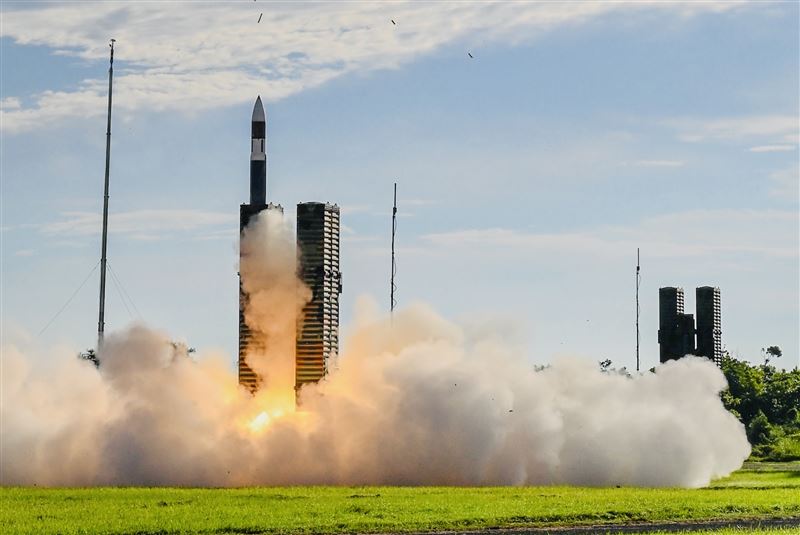 國軍進行「海、空精準飛彈射擊」操演，圖為天弓三型飛彈。（圖／國防部提供）