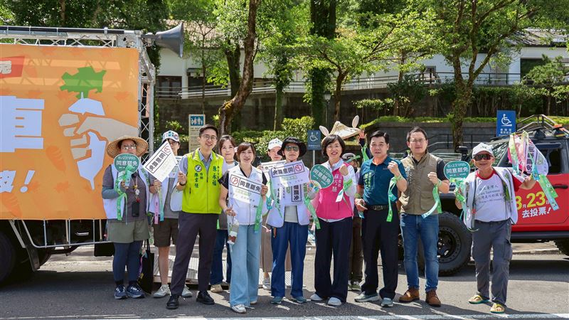民進黨新北市黨部與「拔羅波 罷免羅明才」公民團體組成「大文山來罷！」今（20）日進行車隊掃街。（圖／民進黨新北市黨部提供）
