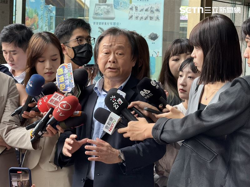 民進黨立委王世堅出席中常會前受訪。（圖／記者劉秀敏攝影）