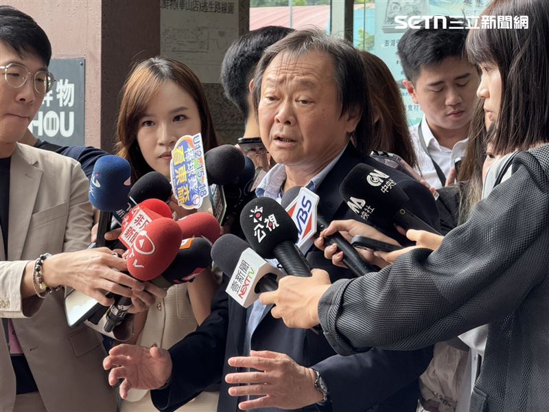 民進黨立委王世堅出席中常會前受訪。（圖／記者劉秀敏攝影）