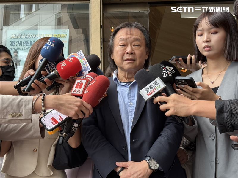 民進黨立委王世堅出席中常會前受訪。（圖／記者劉秀敏攝影）