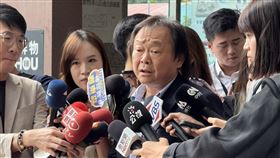 民進黨立委王世堅出席中常會前受訪。（圖／記者劉秀敏攝影）