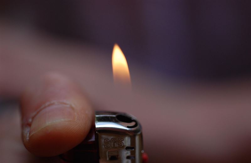 男子因精神狀態欠佳，竟拿打火機，分別前往神農宮及2處住家縱火。（示意圖／PIXABAY）