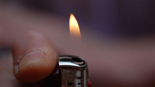 基隆男失戀洩憤！宮廟外燒垃圾變大火慘了