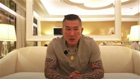 館長抱怨無法開抖音。（圖／翻攝自Youtube)
